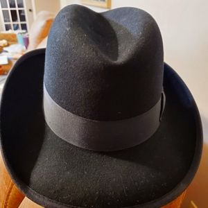 Stacy Adam's hat size is small